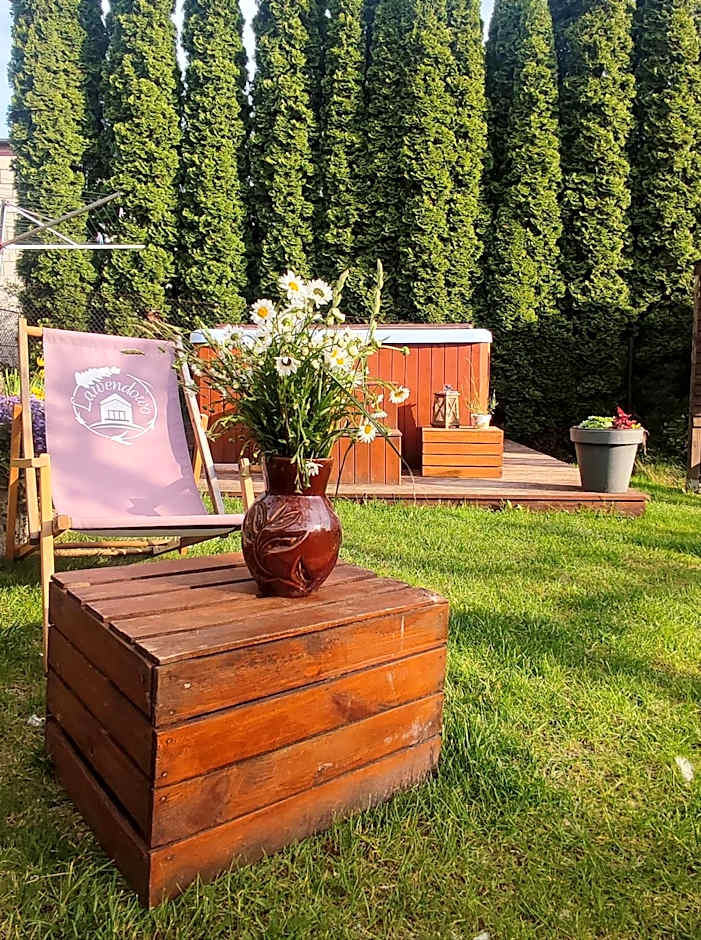 Lawendowo- sauna, jacuzzi, domki w ogrodzie i apartamenty w kamienicy