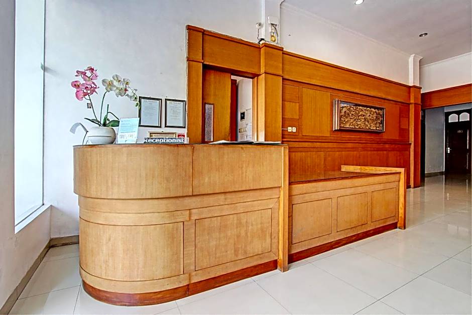 OYO 93011 Hotel Griya Lestari Pati 2