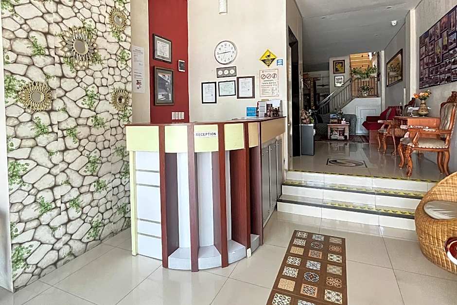 Urbanview Poma Hotel