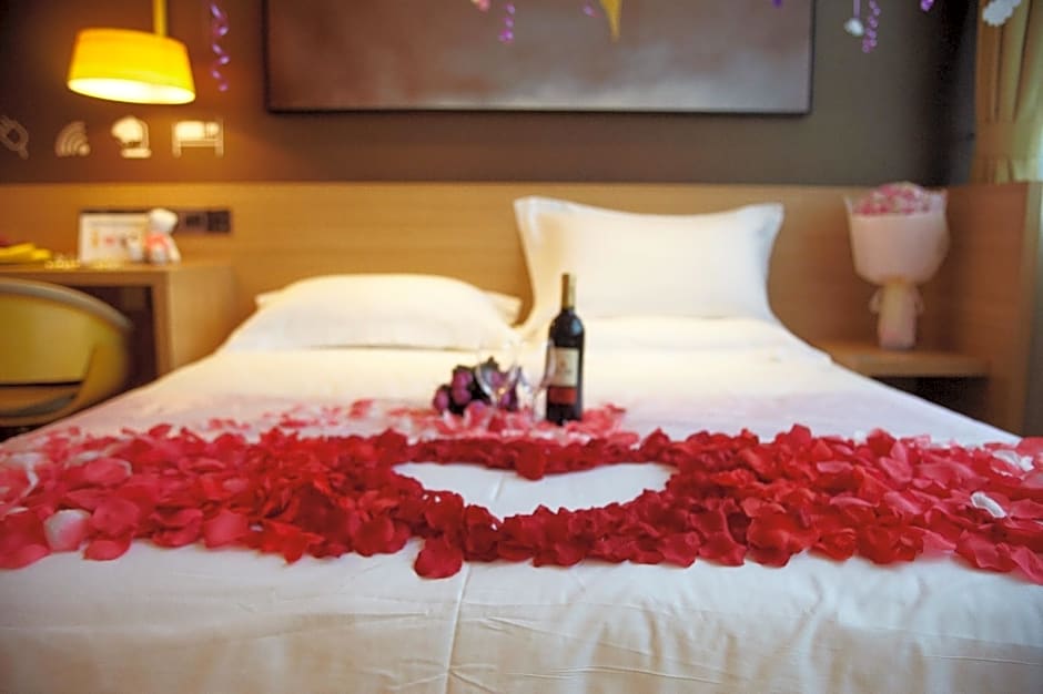 IU Hotel Yulin Zhonggang RT Mart