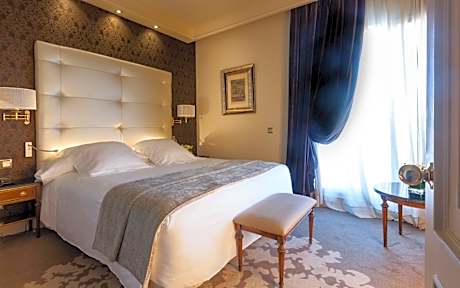 Junior Suite with Terrace - The Wellington Club