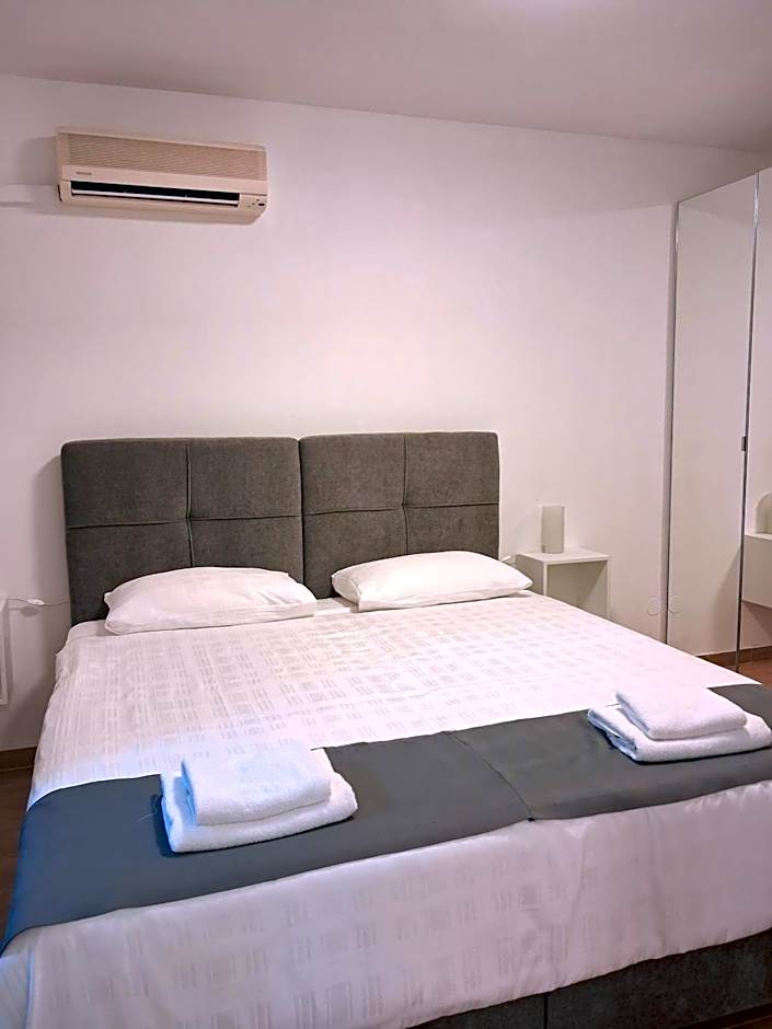 Photo 1 of 10 of 1 Bedroom Apartment, Garden View