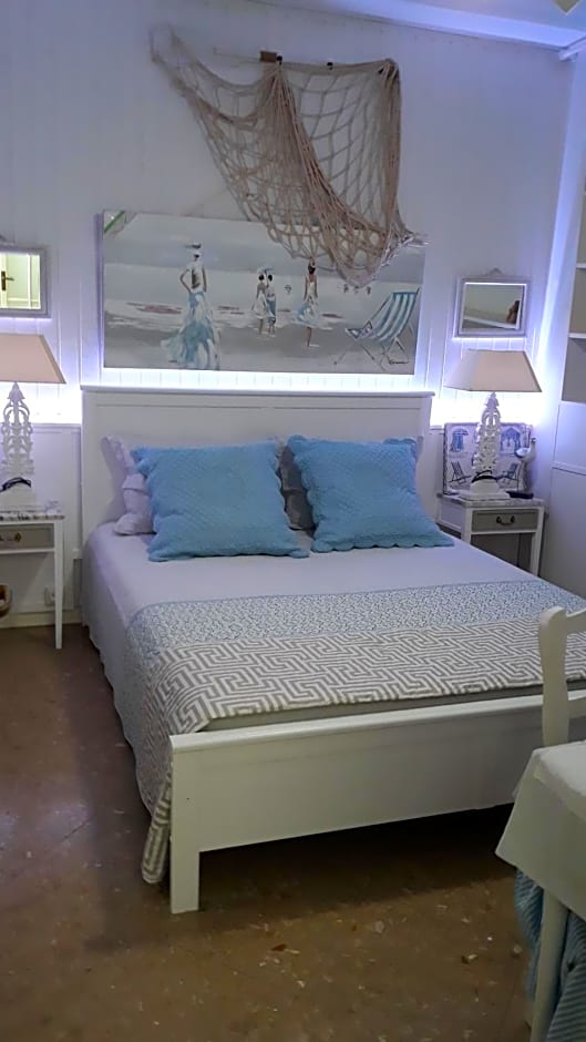 CHAMBRES D'HÔTES CHEZ CATHERINE A REUS chambre bord de mer avec salle de bains privée