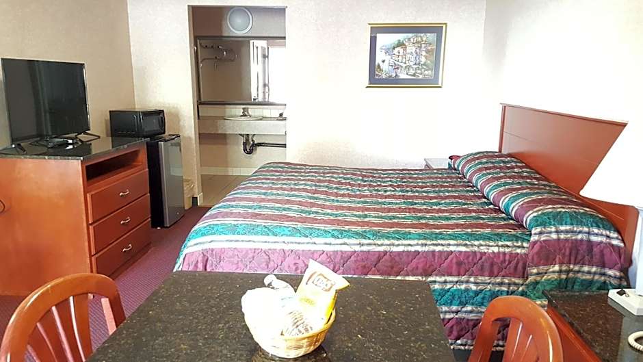 Atrium Inn & Suites
