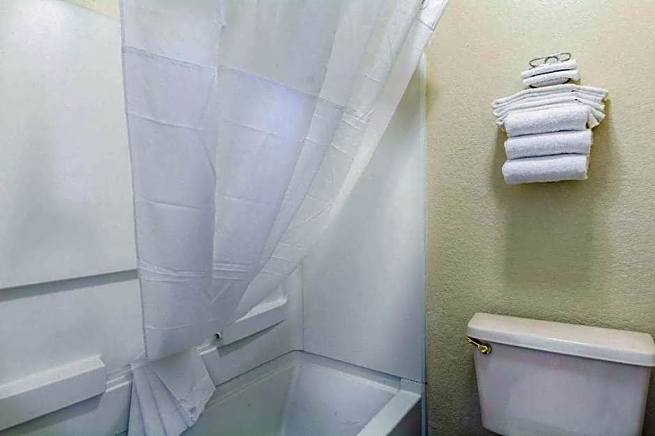 Quality Inn & Suites Columbus West