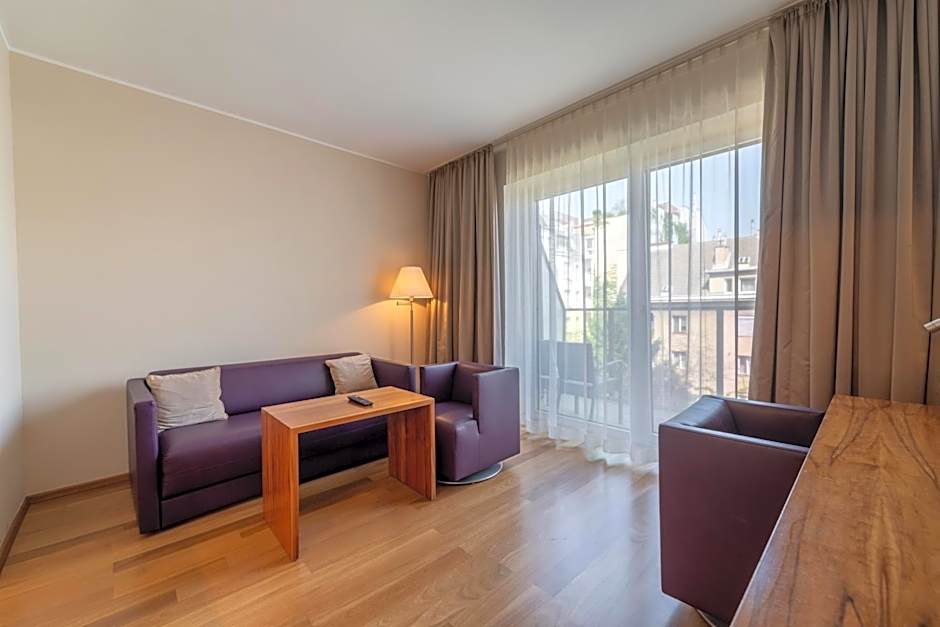 Pakat Suites Hotel
