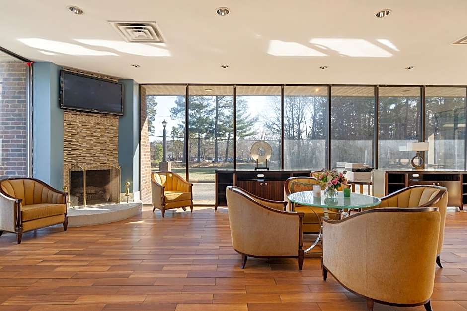 Williamsburg Suites