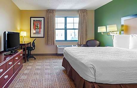 Studio Queen Accessible Non-Smoking