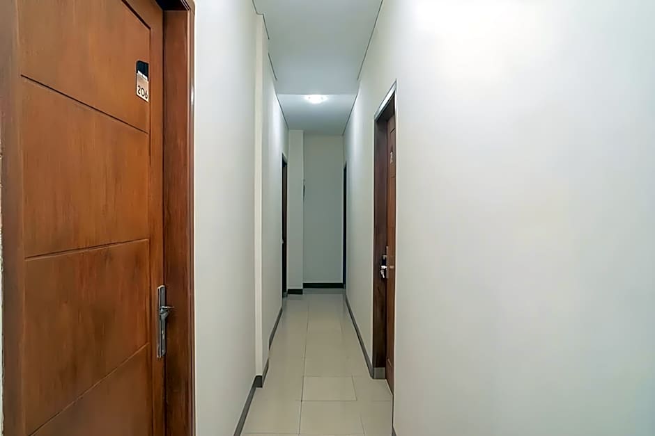 RedDoorz near Stasiun Tangerang