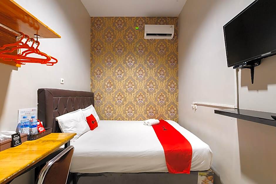 RedDoorz near Waterpark Citra Garden Medan