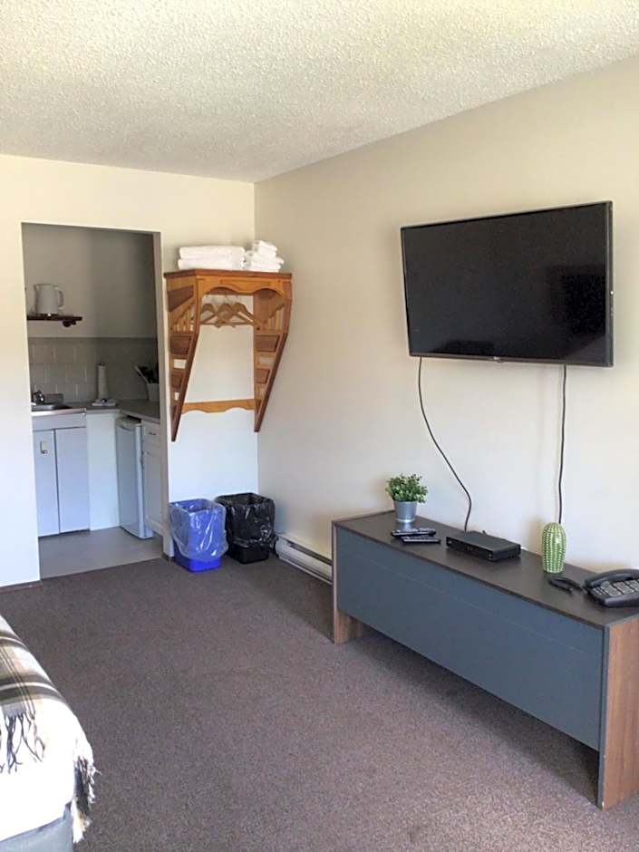 Christina Lake Motel and RV Park