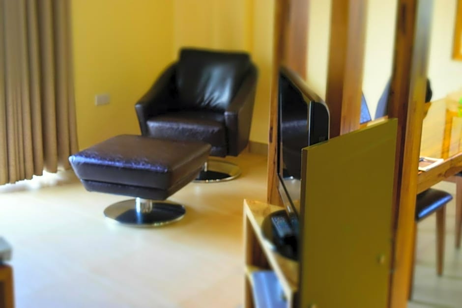 Roots Apartment Hotel