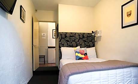 Small Queen Studio with Kitchenette