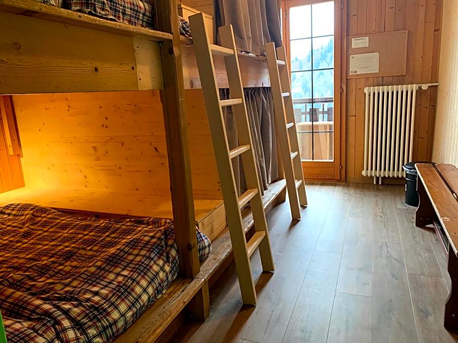 Freeride Hostel Restaurant & Camps