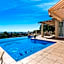 Infinity pool mansion by Costarentals - Ref 85