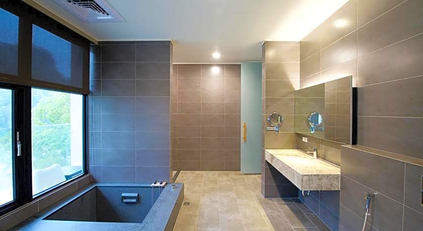 Hu Shan Hot Spring Hotel