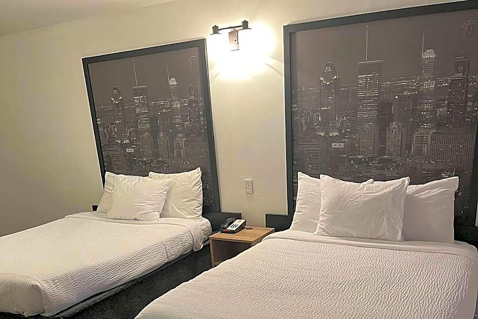 Super 8 by Wyndham Montreal