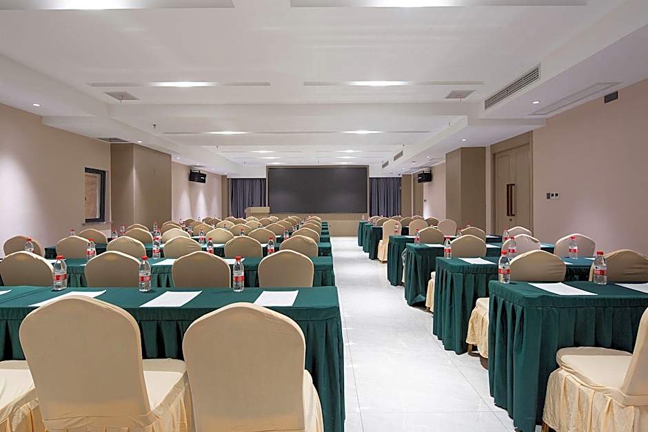 Lavande Hotel Yueyang East High-speed Railway Station Walmart