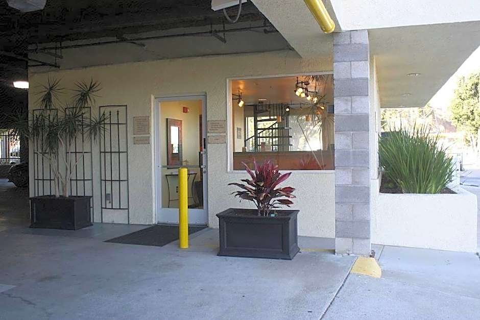Airport Inn