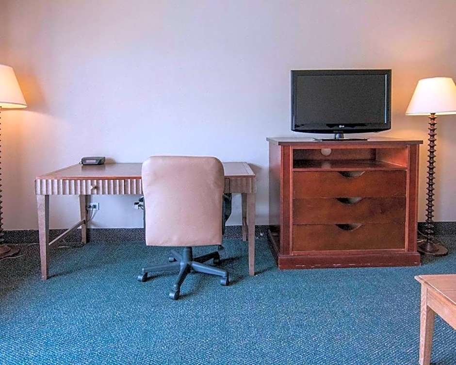 Economy Inn & Suites