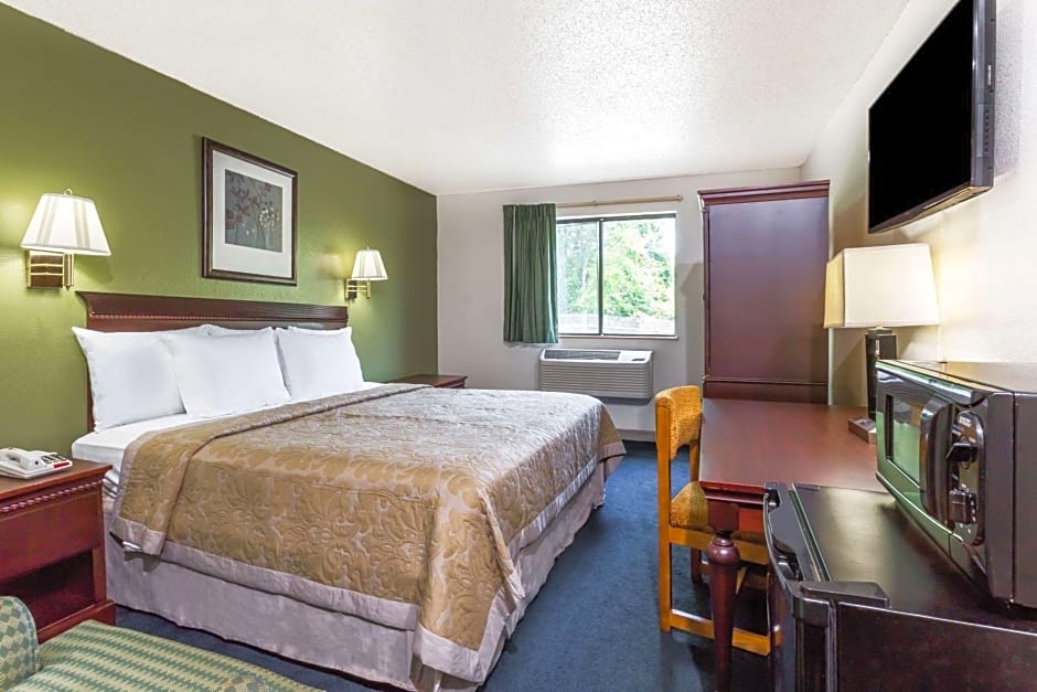 Super 8 by Wyndham Hampton