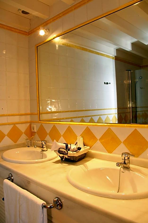 TUGASA Hotel Castillo de Castellar