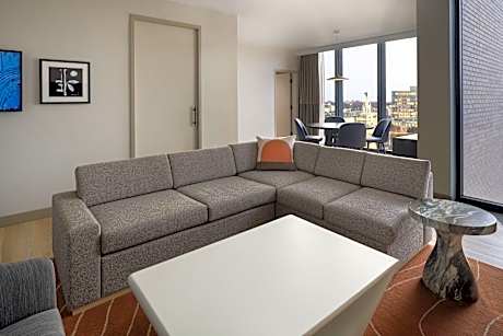 Brella Suite, 1 Bedroom Presidential Suite, 1 King, Sofa Bed, Plaza/Fountains View, City View