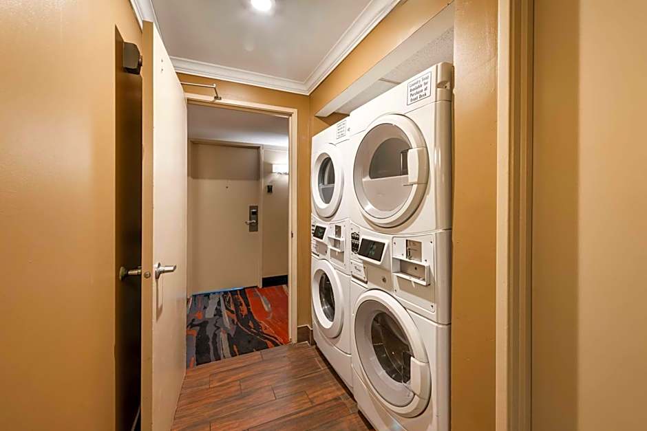 Best Western Plus White Bear Country Inn