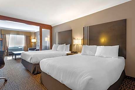 Queen Suite with Fireplace - Non-Smoking