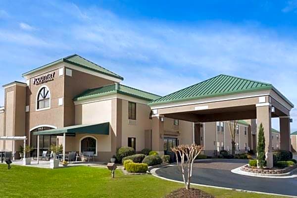 Spring Lake Inn & Suites - Fayetteville