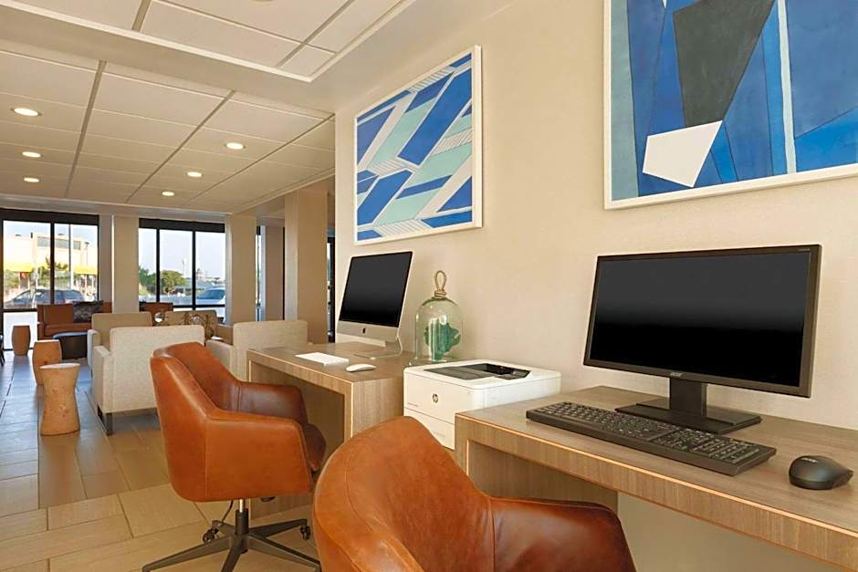 Surfbreak Oceanfront Hotel, Ascend Hotel Collection