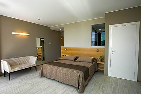 Suite with Pool View