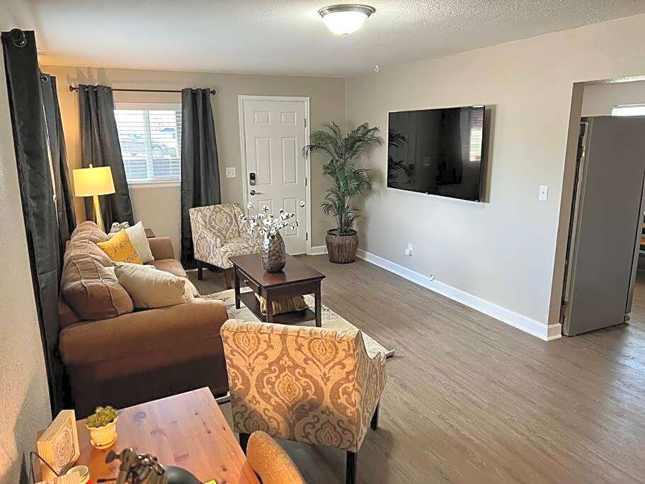 Spacious Westminster 2bd/1ba