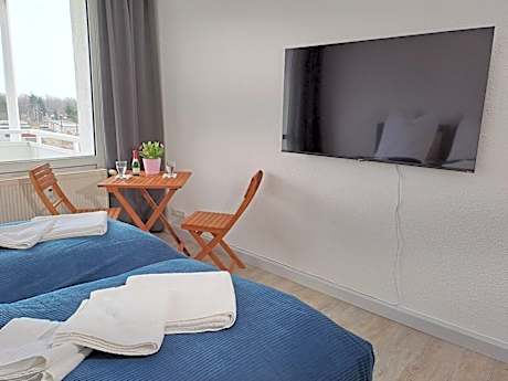 BurgK59 - 3BR Apartment, TV, Balcony