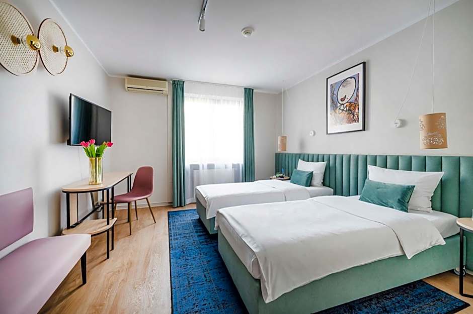 Hotel H12