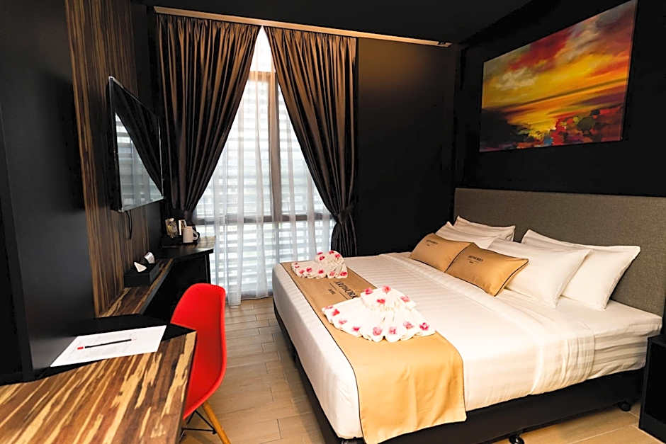 Photo 1 of 8 of Deluxe 1 King Bed