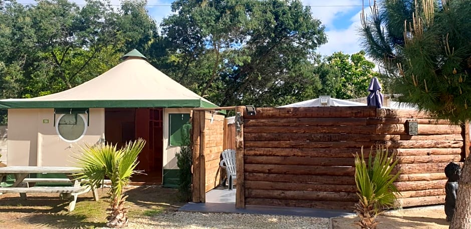 Gîte en bois proche du zoo ,vue sur le ciel en dormant