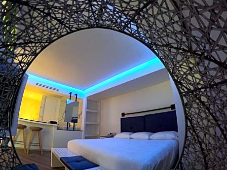 Deluxe Suite with Spa Bath