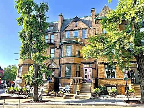 HighRoad Hotel