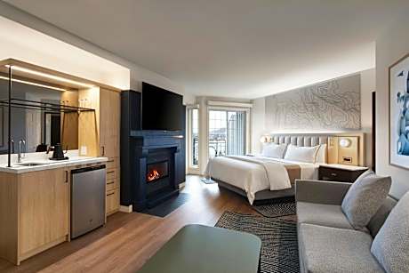 Deluxe, Guest room, 1 King, Sofa bed, Fireplace