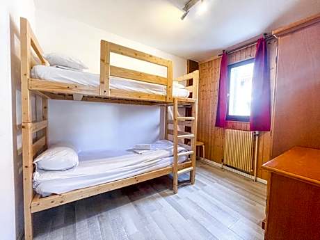 Family Suite (2 Adults + 2 Children)