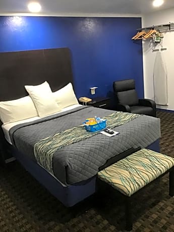 Deluxe Queen Suite