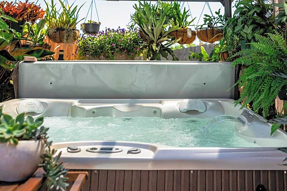 Entertainer's Paradise! Child & pet friendly Pool spa, movie room - close to Australia Zoo