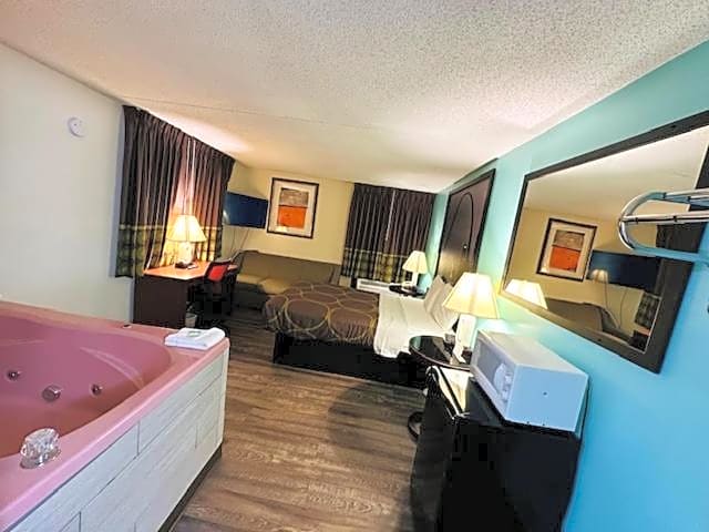 Super 8 by Wyndham Branson/Andy Williams Theatre