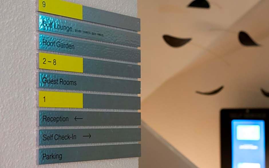 Croissant Hotel Guri by AanK