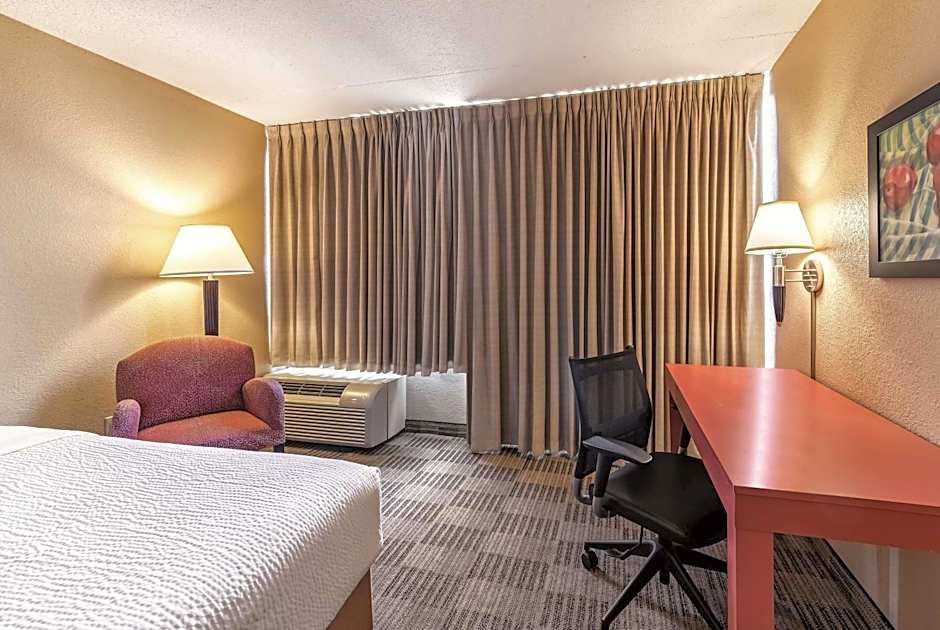 Ramada by Wyndham Fairfield NJ