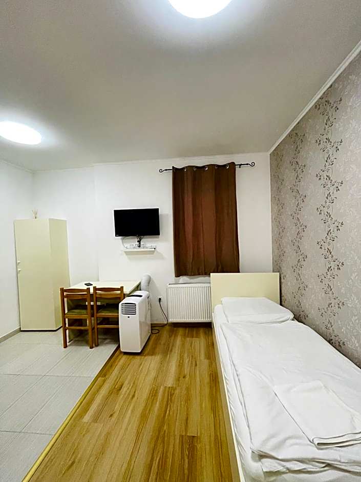 Easy Star Hotel