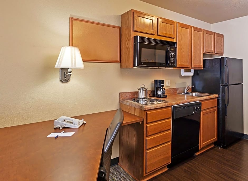 Candlewood Suites St. Robert, an IHG Hotel
