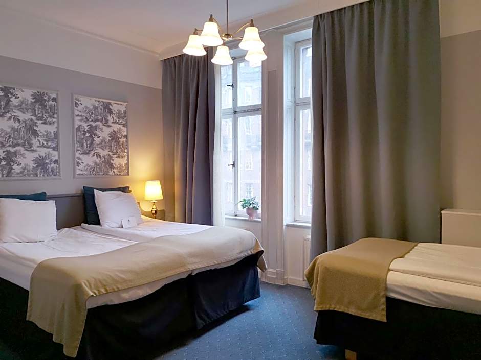 Crystal Plaza Hotel