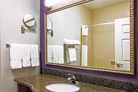 Deluxe Queen Room with Two Queen Beds